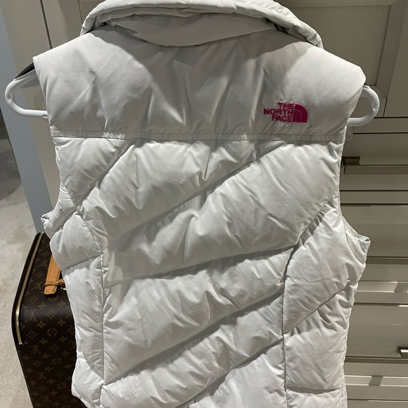 White North Face vest. Really good condition! - Picture 3 of 3